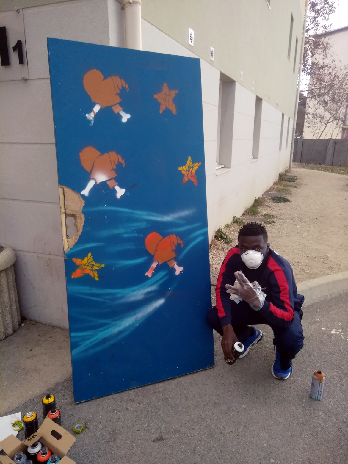 Atelier graffiti au centre EPIDE de Marseille avec un jeune volontaire