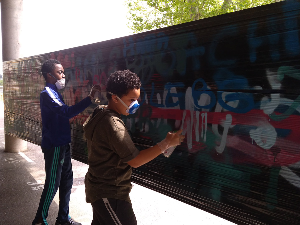 Initiation au graffiti dans un collège de Marseille avec les enfants