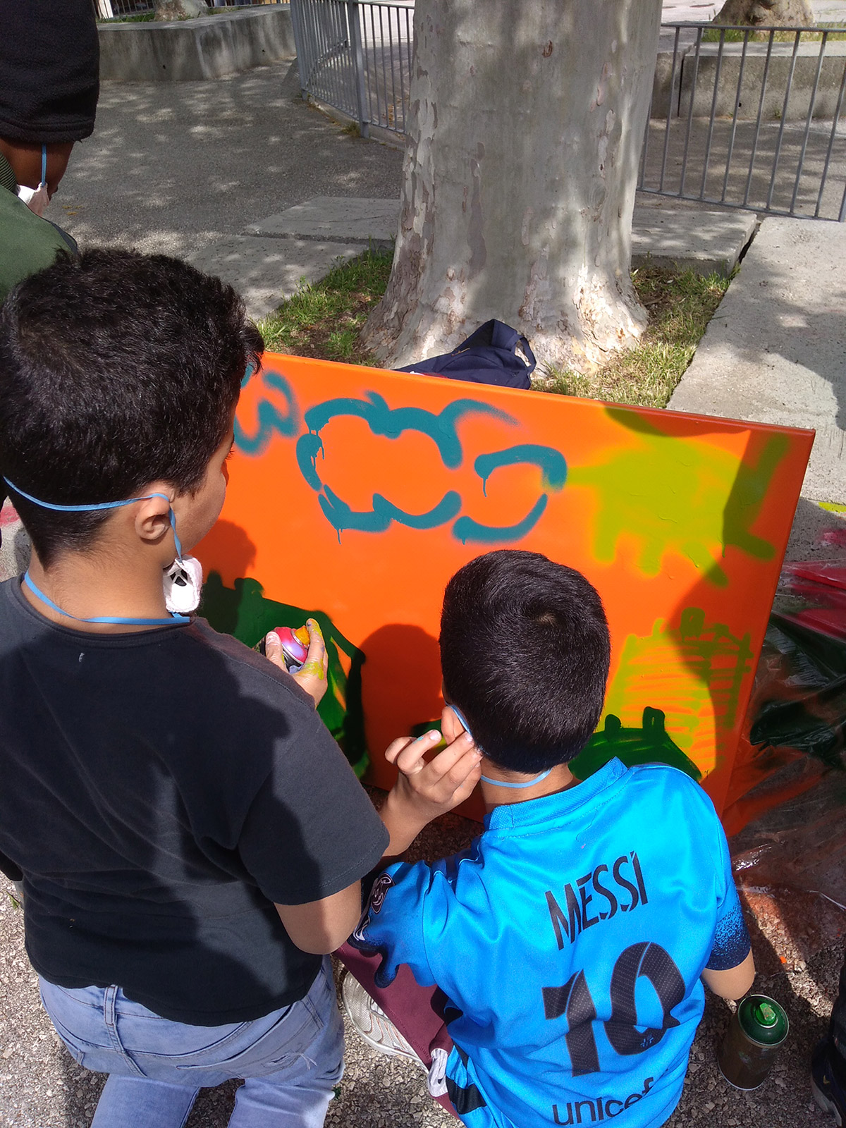 Initiation au graffiti dans un collège de Marseille avec les enfants