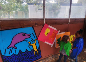 Activité peinture enfants à Orléans sur le peintre Keith Haring