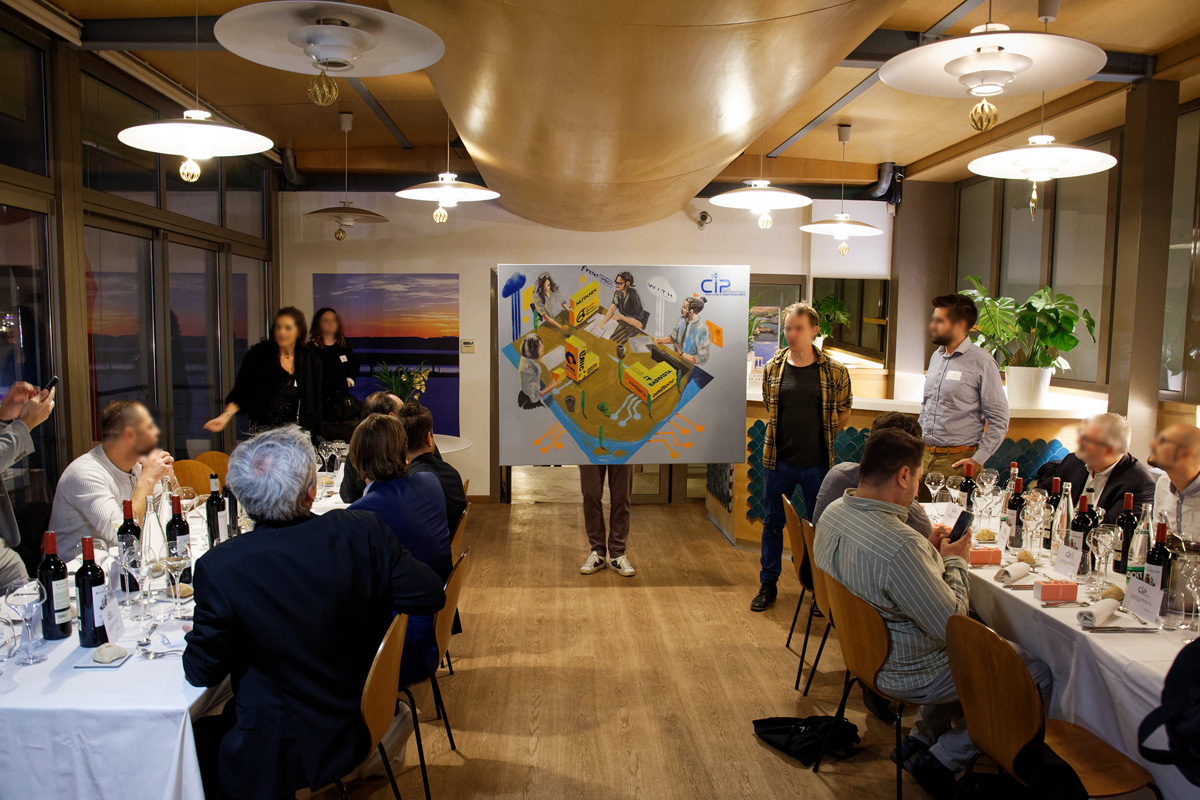 Enkage, un Artiste live painting réalise une performance en direct devant le public